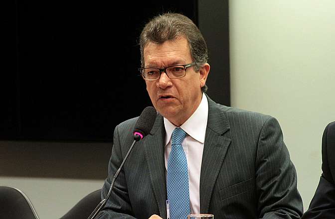 Laercio Oliveira: proposta fortalece o parque gráfico nacional e evita desemprego no setor. (Foto: Viola Jr./Câmara dos Deputados)