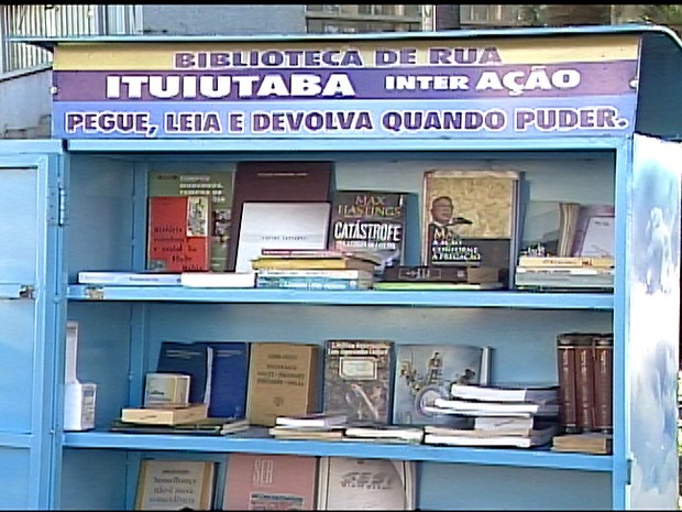 Ação promove a prática da leitura entre os moradores de Ituiutaba  (Foto: Reprodução/TV Integração)