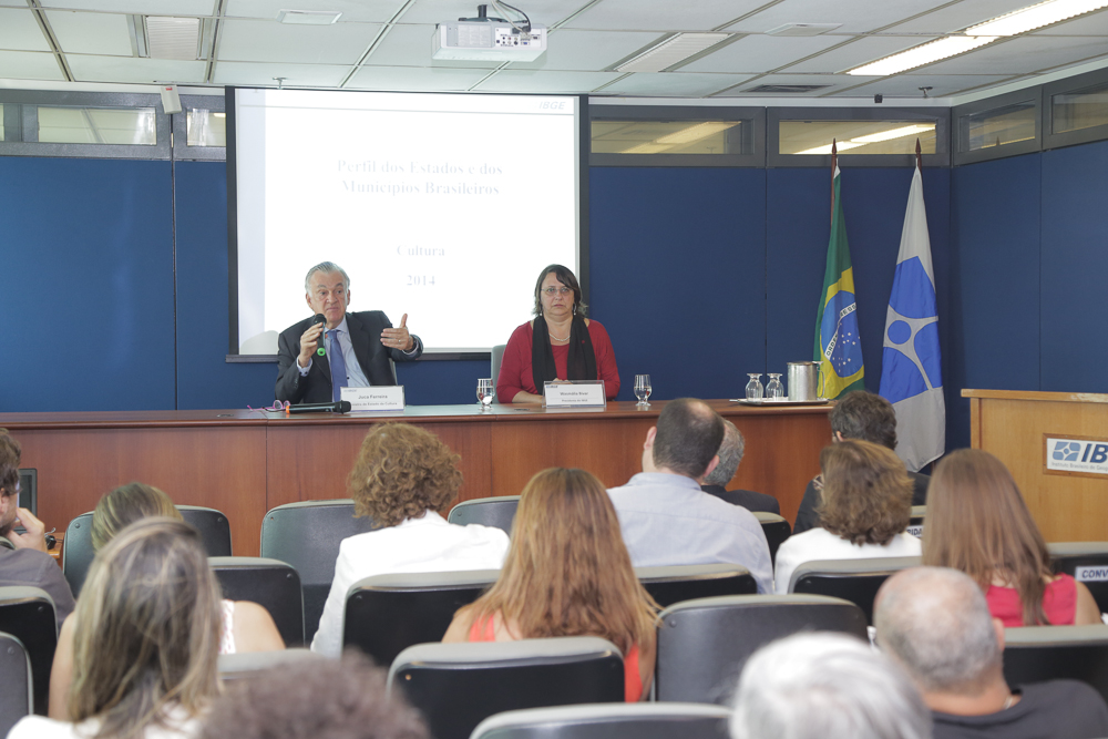 Juca Ferreira e Wasmália Bivar comentaram a pesquisa do IBGE com indicadores culturais dos estados e municípios (Foto: Zo Guimarães)