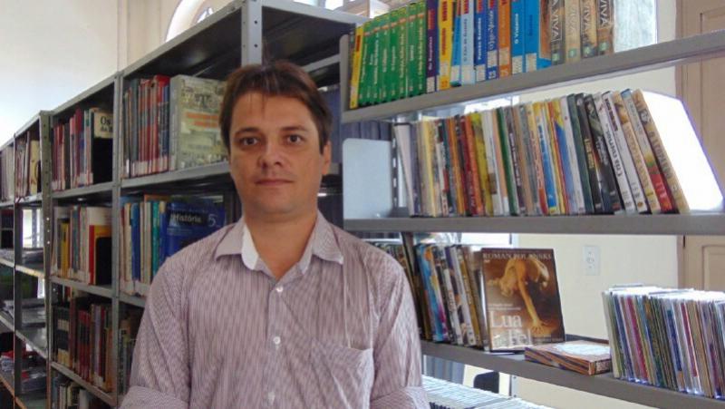 Eduardo Rocha, gerente da Biblioteca Pública de Pará de Minas (Foto: JC Notícias)