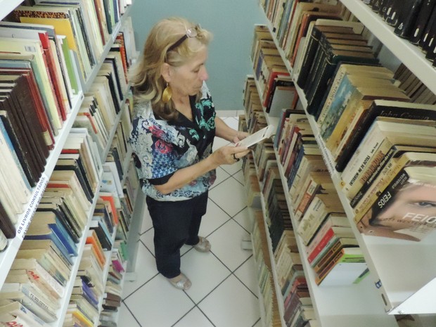 Ivete do Nascimento Pereira, de 61 anos, trabalhou 33 anos como bibliotecária (Foto: Caio Silveira/G1)