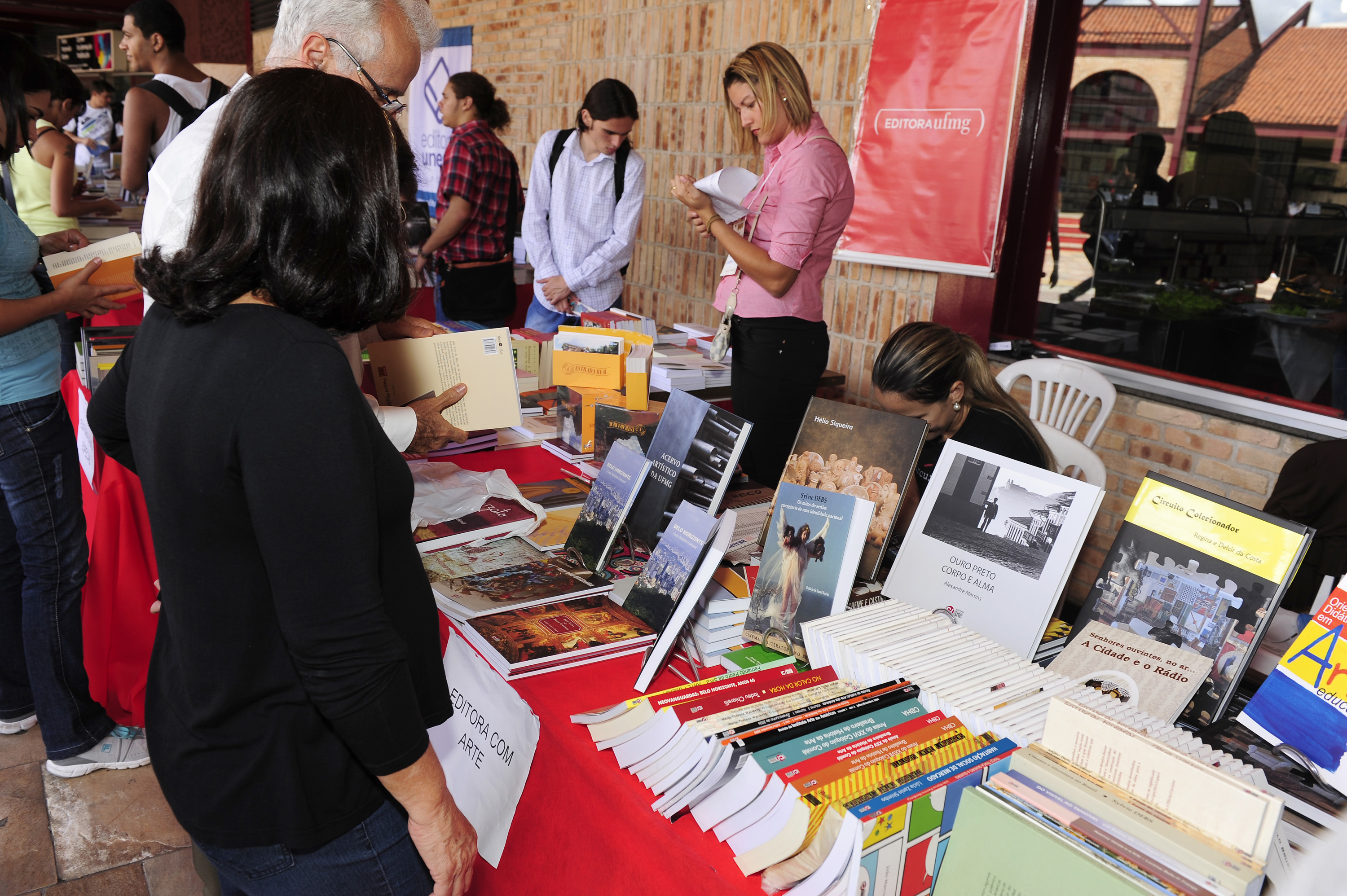Feira Universitária do Livro (Foto: Sarah Dutra/UFMG) Feira Universitária do Livro (Foto: Sarah Dutra/UFMG)