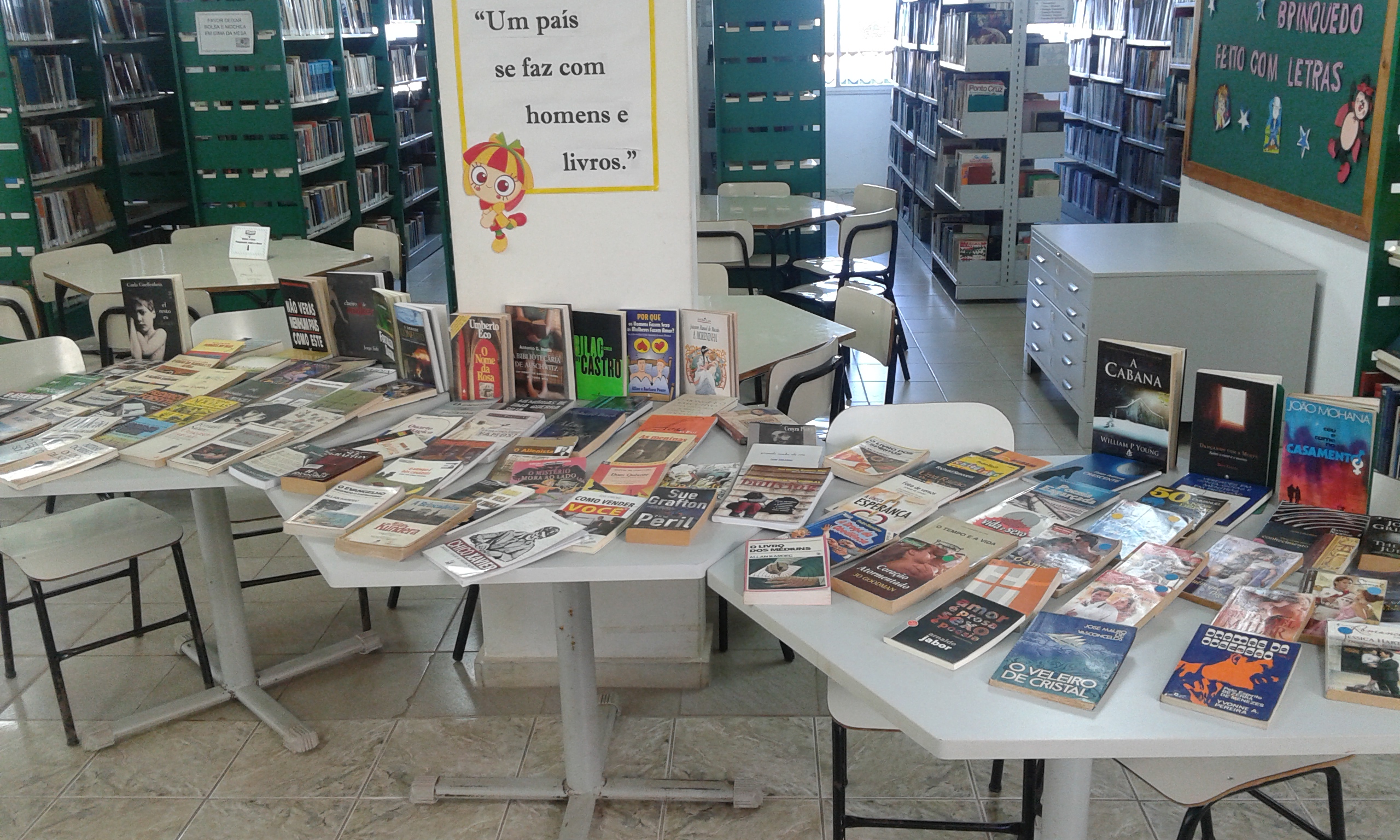 Leitores podem trocar livros já lidos durante ação na biblioteca de Anchieta, no dia 25 de maio (Foto: Prefeitura Municipal de Anchieta)