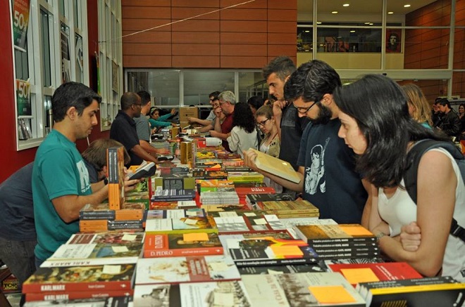 Feira do 1º Salão do Livro Político, em 2015 (Foto: Divulgação)