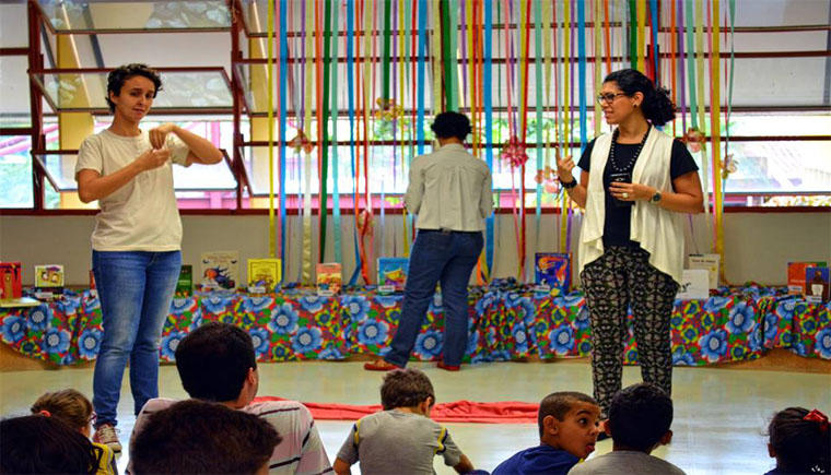Contação de histórias atrai o público infantil (Foto: Divulgação)