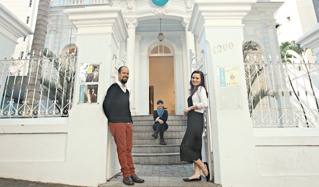 Casa Aberta – Luan Nobat, Luísa Gontijo e Ana Caroline Barreto estão à frente da gestão cultural do IDEA, espaço cultural equipado com auditório, biblioteca, sala multiuso e sala de aula (Foto: Casa Aberta – Luan Nobat, Luísa Gontijo e Ana Caroline Barreto estão à frente da gestão cultural do IDEA, espaço cultural equipado com auditório, biblioteca, sala multiuso e sala de aula)