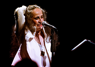Maria Bethânia em Rosa Expandido (Foto: Milet Meirelles)