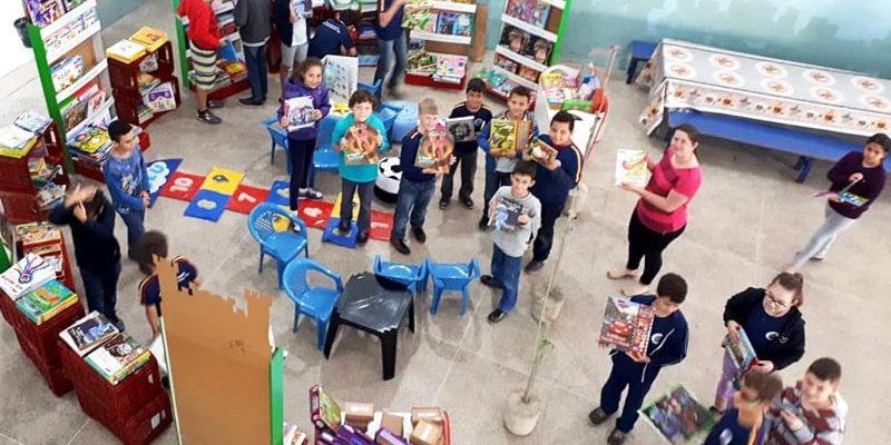 Tenda-Cultural-nas-escolas-de-Marechal-Floriano-min-800×445